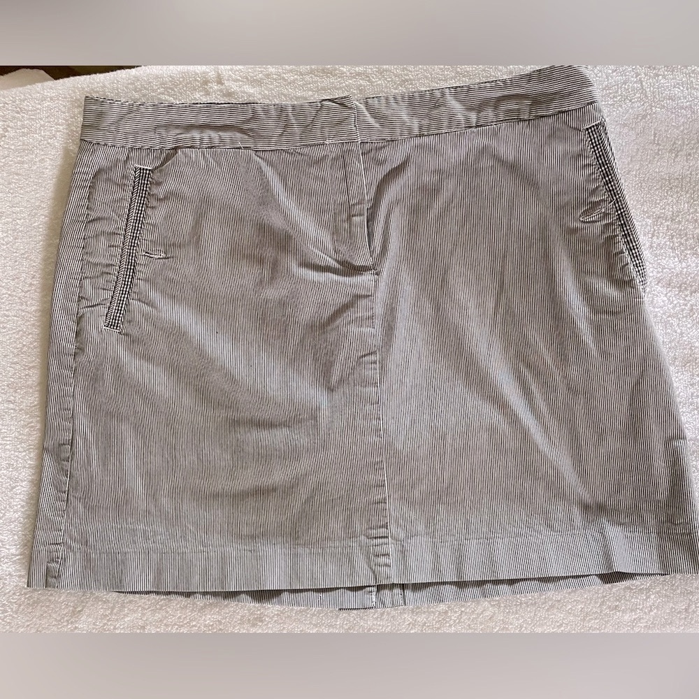 Izod Performx size 10 black & white athletic skirt